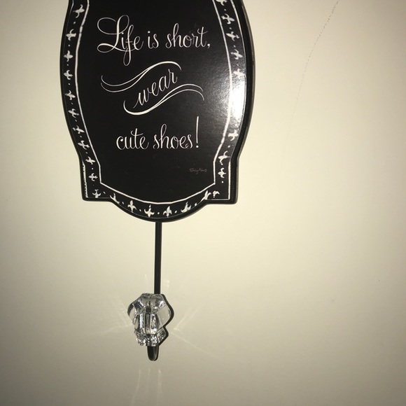 Decor for your walk-in closet - Picture 6 of 7